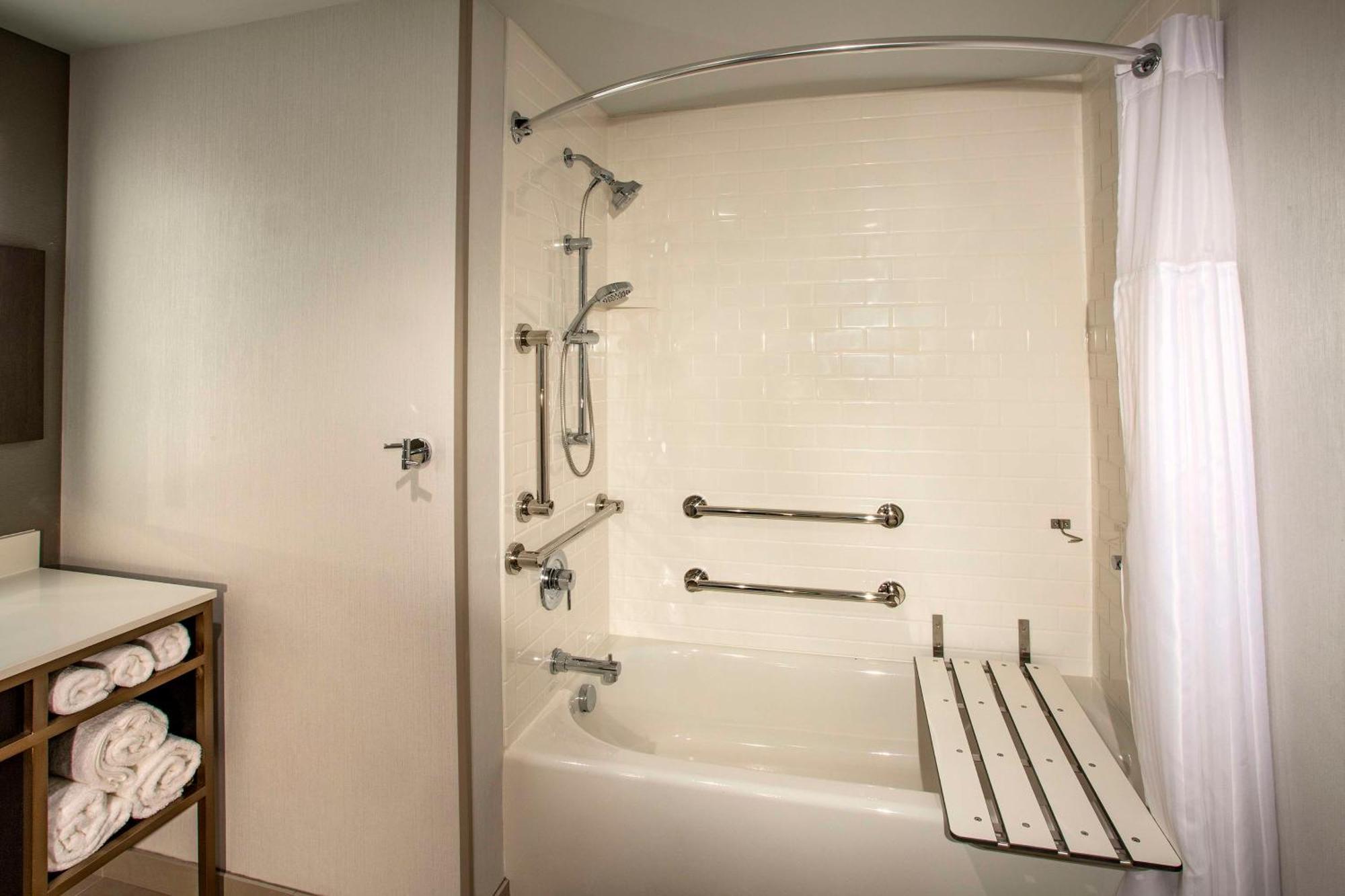 Hilton Garden Inn Redmond Wa Экстерьер фото